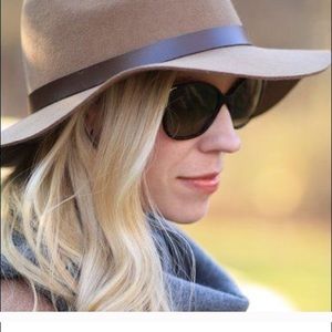 H&M Black felt hat with black faux leather  band.